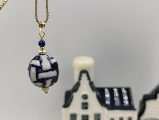 Delft Blue Knot-work Pendant with Lapis Lazuli